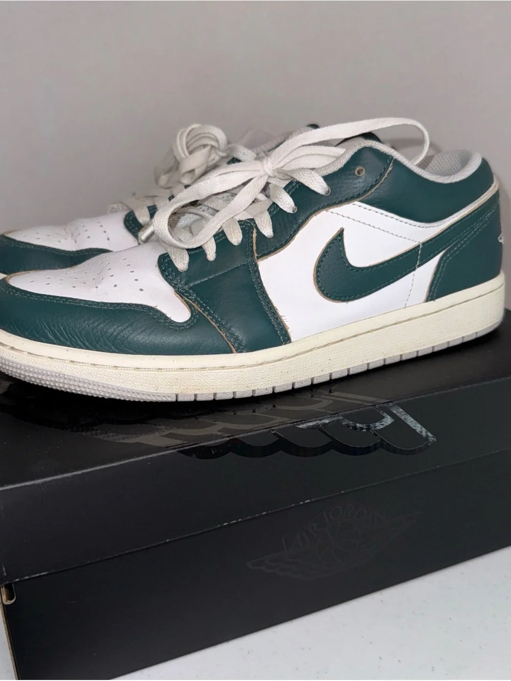 Jordan Men’s Low-Top Sneakers in White and Dark Green size 9.5